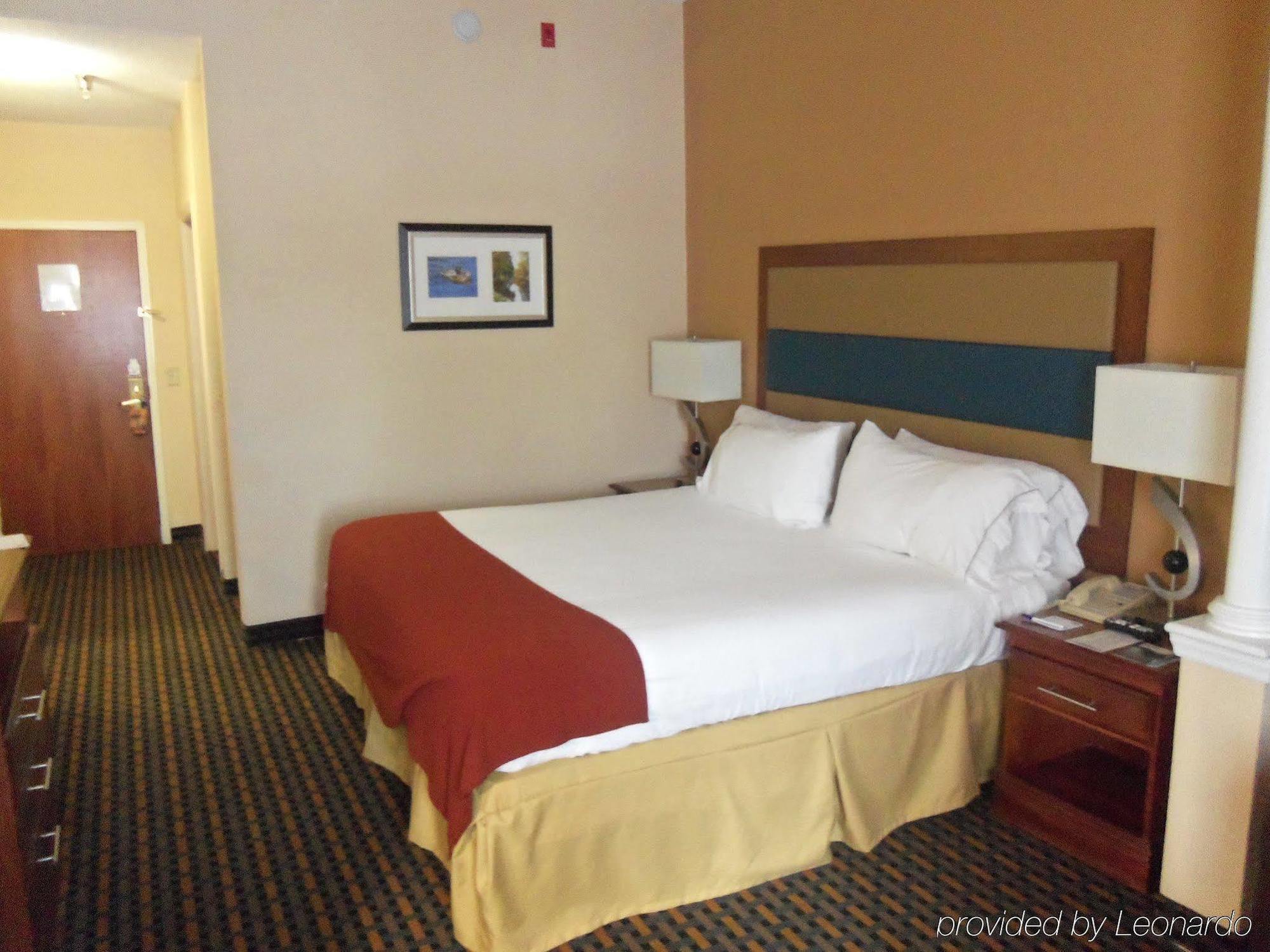 Holiday Inn Express Hotel & Suites Sanford By Ihg Екстер'єр фото