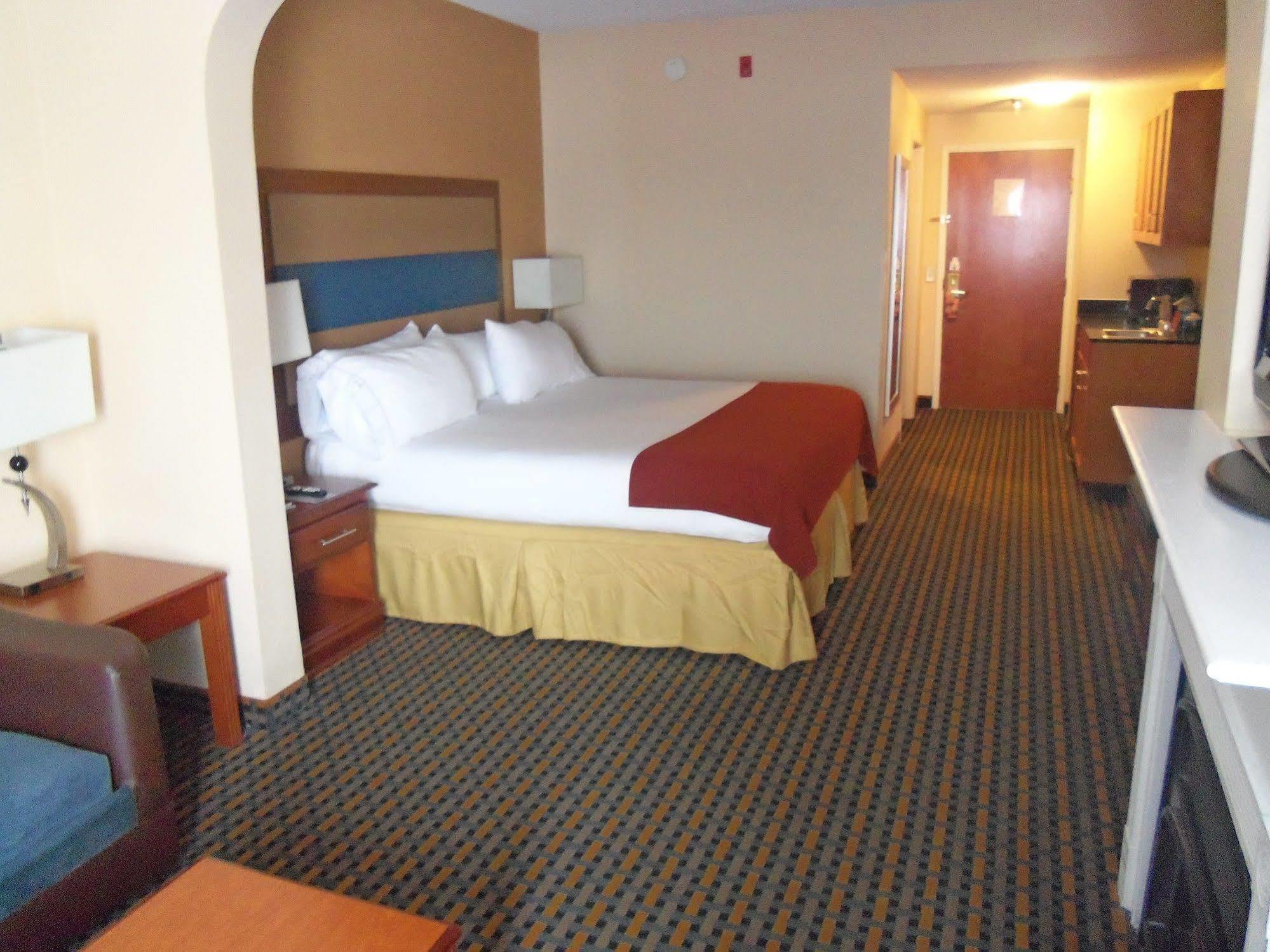 Holiday Inn Express Hotel & Suites Sanford By Ihg Екстер'єр фото